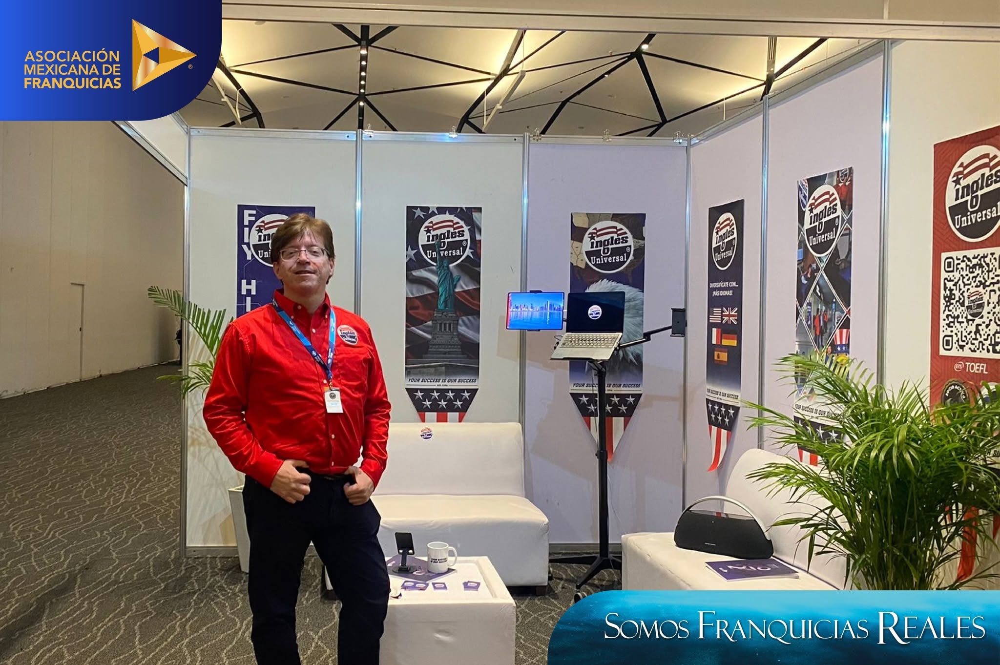Stand de Inglés Universal en un encuentro de franquicias